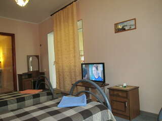 Гостиница Итальянский Дворик Феодосия Классический трехместный номер-3